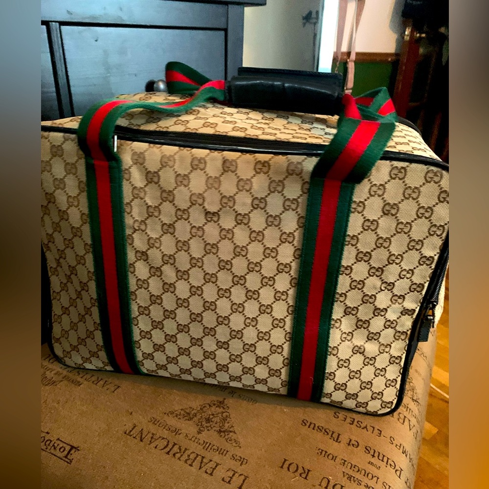 💥💥HOST PICK💥💥100% AUTHENTIC GUCCI BAG/CARRIER Gorgeous!!!! Very Rare!!!!